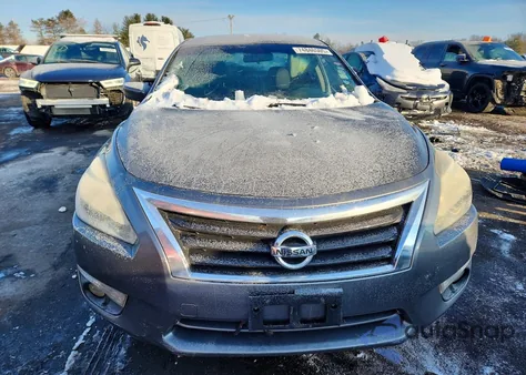 2015 Nissan Altima 2.5 из США, поврежденный, VIN 1N4AL3AP9FN917559